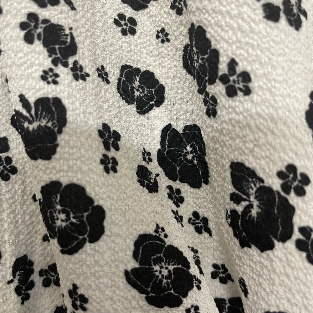 Zenobia Black & White Floral Peplum Tie Top - Picture 8 of 9
